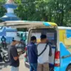 Ilustrasi Sejumlah warga tengah membayar pajak kendaraan melalui Samsat Keliling (foto/detikcom)
