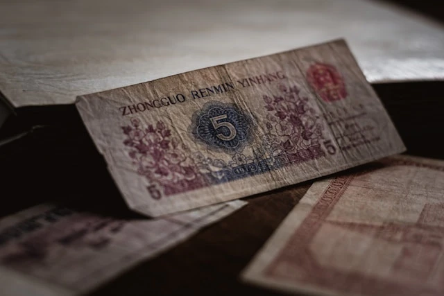 ilustrasi cara jual uang kuno ke kolektor dan bank indonesia. sumber: unsplash/ashkan forouzani