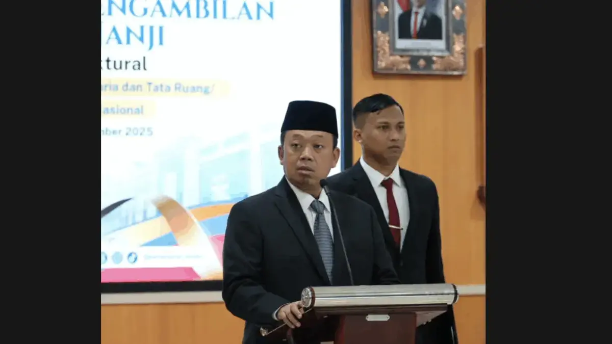 Layani masyarakat dengan hati