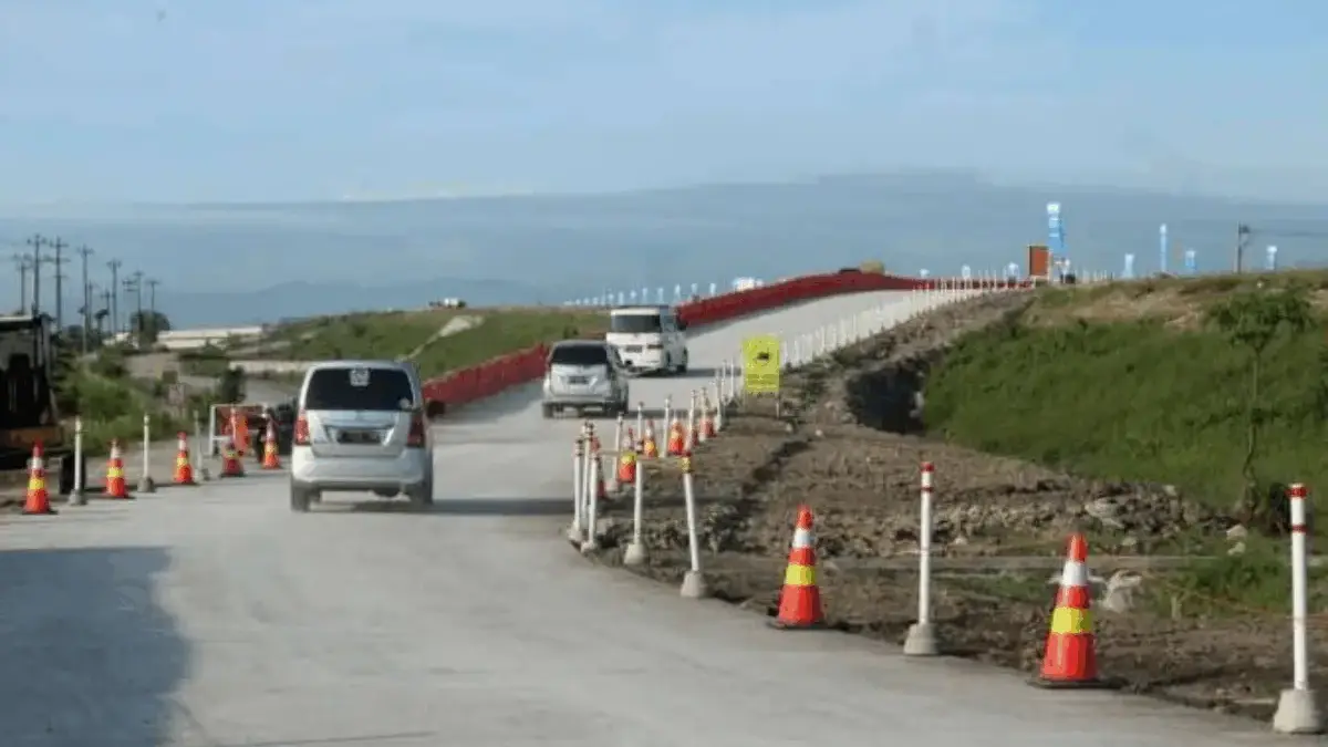 Jasa Marga Targetkan Lima Ruas Tol Baru di Jawa Beroperasi Tahun 2026 foto.Ilustrasi Kendaraan melintasi jalan tol fungsional Solo-Yogyakarta di Kabupaten Boyolali