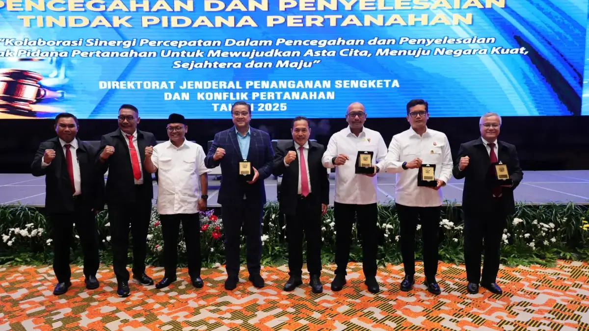 DPR Dorong Penguatan Sistem Pengawasan dan Transparansi Data untuk Memberantas Mafia Tanah DPR Dorong Penguatan Sistem Pengawasan dan Transparansi Data untuk Memberantas Mafia Tanah