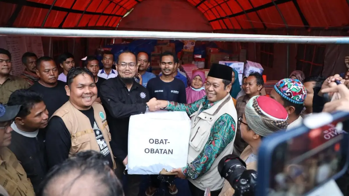 Menteri Nusron Salurkan Bantuan dan Dengar Jeritan Warga yang Kehilangan Keluarga di Kabupaten Agam Menteri Nusron Salurkan Bantuan dan Dengar Jeritan Warga yang Kehilangan Keluarga di Kabupaten Agam