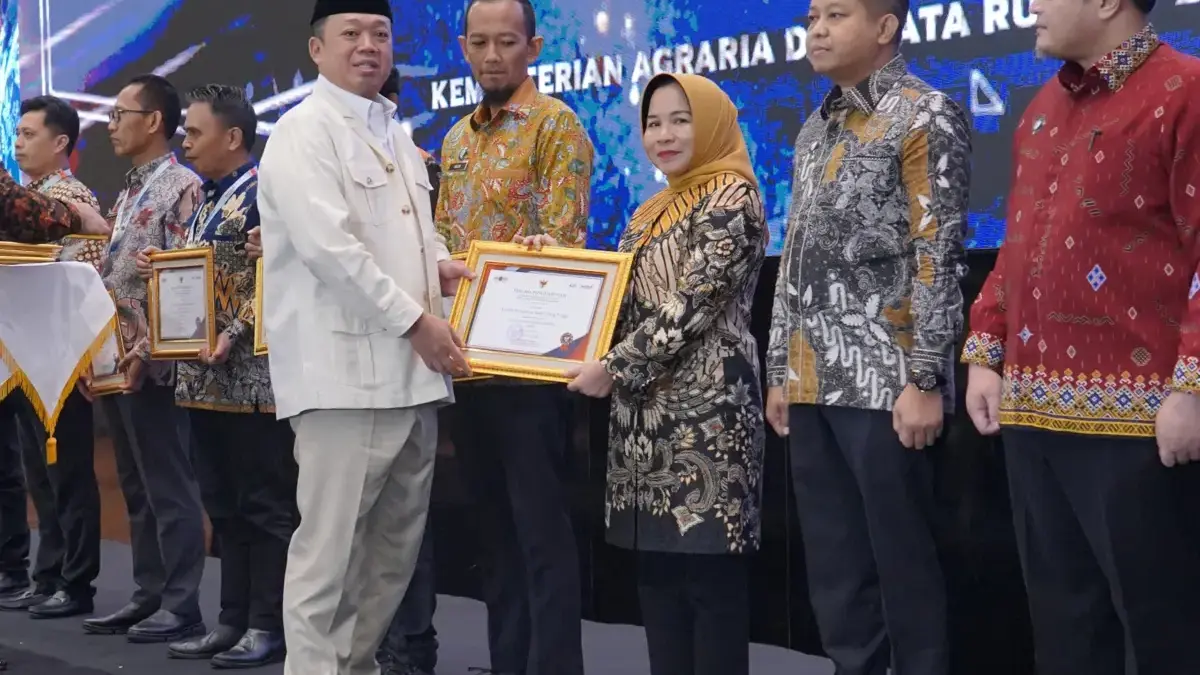 24 Satker ATR/BPN Terima Predikat WBK, Menteri Nusron Beri Apresiasi dan Imbau untuk Jaga Kualitas Layanan 24 Satker ATR/BPN Terima Predikat WBK, Menteri Nusron Beri Apresiasi dan Imbau untuk Jaga Kualitas Layanan