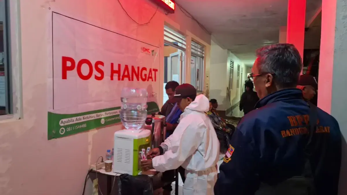 Dompet Dhuafa Jawa Barat Buka Pos Hangat Hingga Siagakan Ambulans Bagi Korban Banjir Bandang Longsor Bandung B