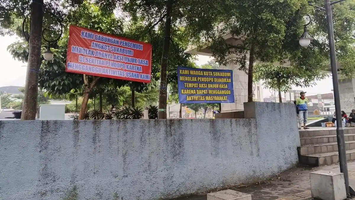 Demo PPPK Paruh Waktu di Sukabumi Mendadak Batal, Muncul Spanduk Penolakan Demo Depan Pendopo