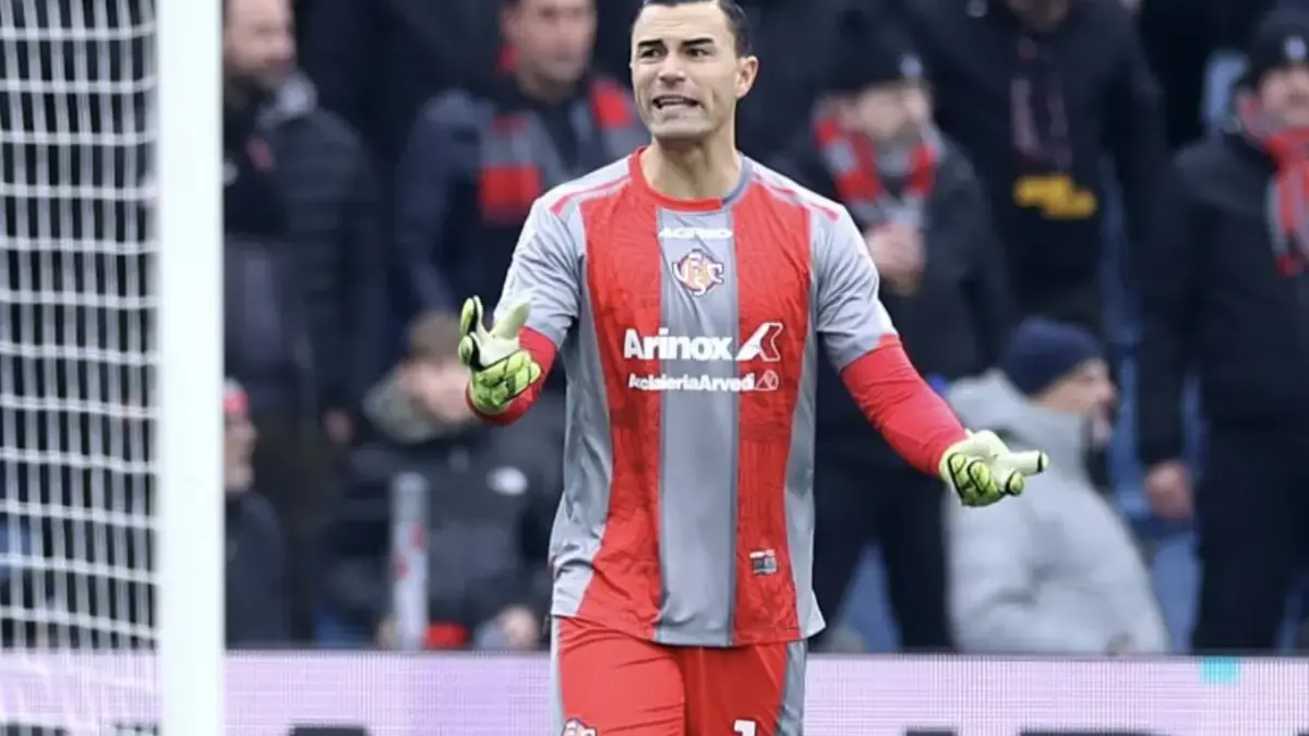 Emil Audero Dilempari Petasan, Miliano Bikin Gol Disaksikan Maarten Paes dan Jordi Cruyff Horor Emil Audero Dilempari Petasan, Miliano Bikin Gol Disaksikan Maarten Paes dan Jordi Cruyff