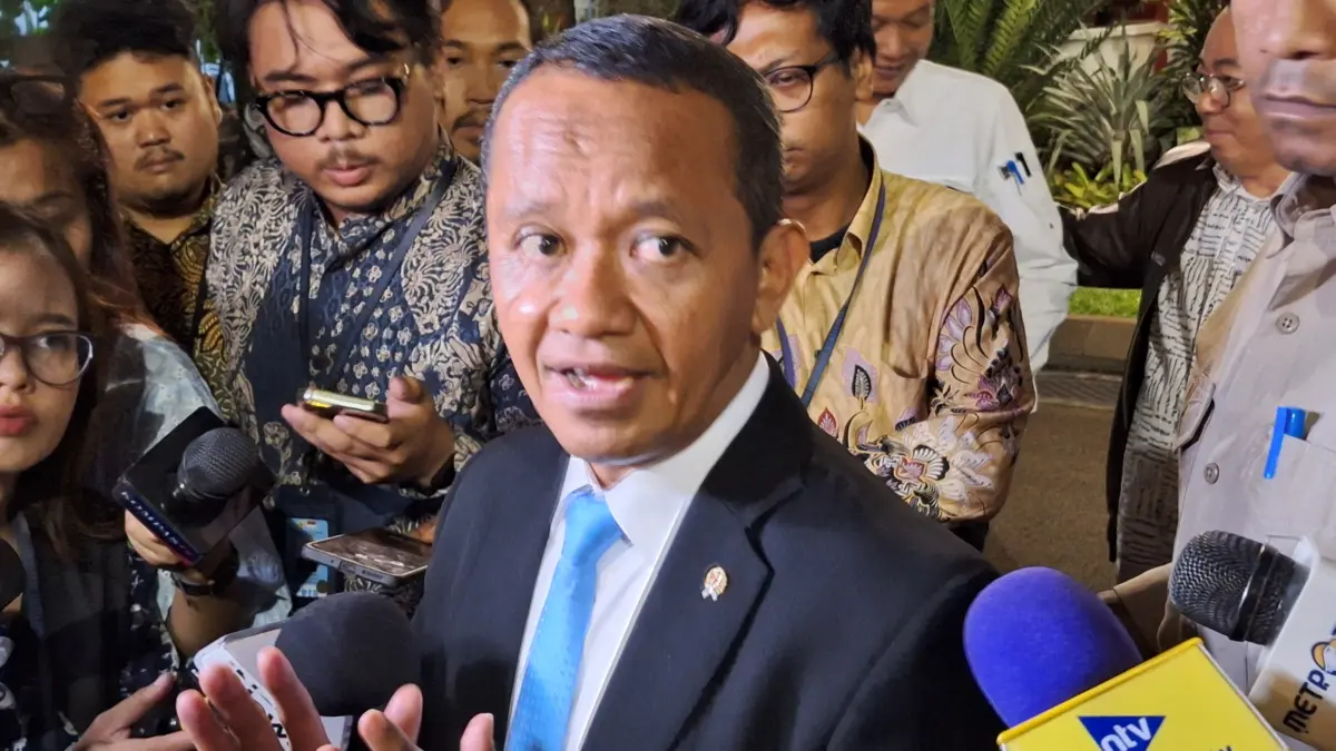 Bahlil Pastikan BBM RON 92, 98 dan Solar Aman, Izin Impor Shell Masih Diproses