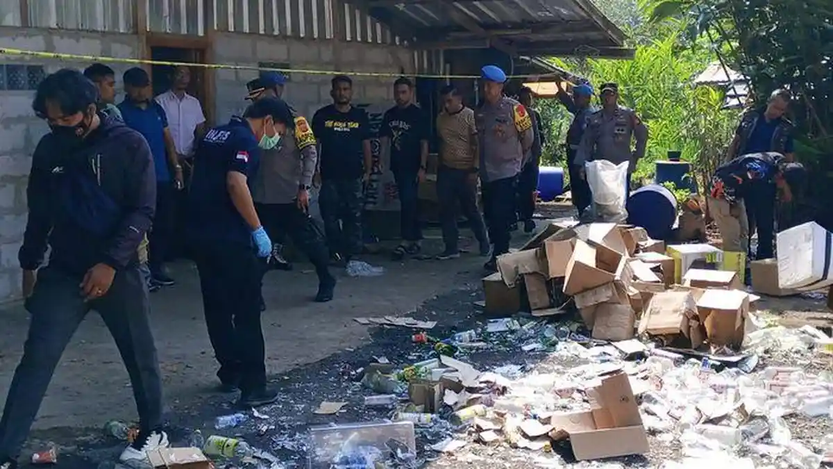 BREAKING NEWS Pesta Miras Oplosan Berujung Maut di Subang, 8 Orang Tewas, 2 Kritis.