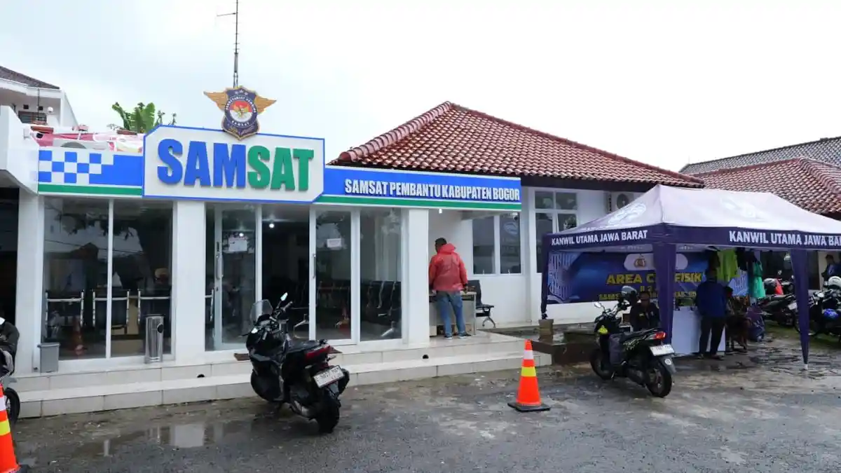 Samsat Pembantu Jawa Barat, Bisa Bayar Pajak Kendaraan Lima Tahunan dan Ganti Kaleng Warga Jabar Kini Bisa Bayar Pajak Kendaraan Lima Tahunan dan \"Ganti Kaleng\" di Samsat Pembantu.