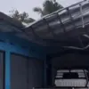 Diterjang Angin Kencang, Atap 9 Rumah Warga di Kalipucang Pangandaran Beterbangan Saat Hujan Deras.