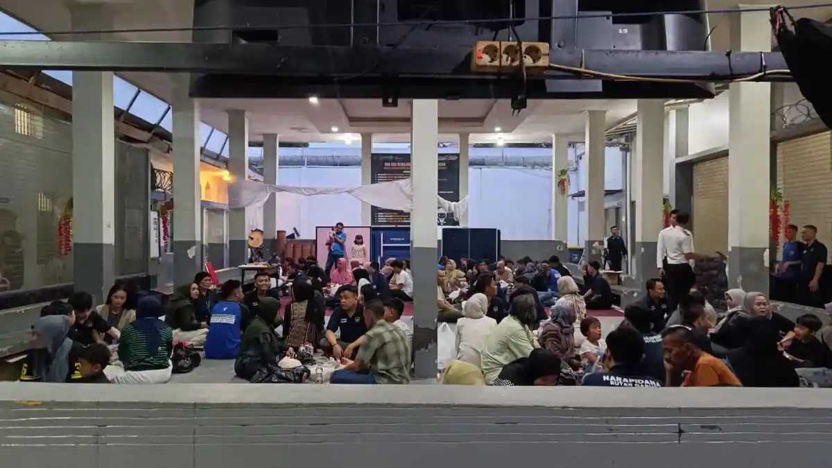 Penuh Haru, Bukber di Balik Jeruji Besi Rutan Garut, Pertemukan Warga Binaan dengan Keluarga.