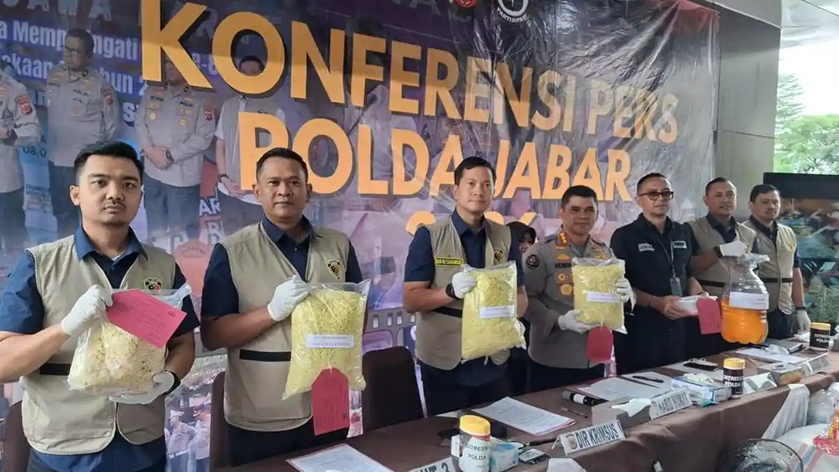 Peredaran Mi Berformalin dan Boraks di Garut Dibongkar, Beredar di Wilayah Cilawu sejak Juli 2025 Peredaran Mi Berformalin dan Boraks di Garut Dibongkar, Beredar di Wilayah Cilawu sejak Juli 2025.