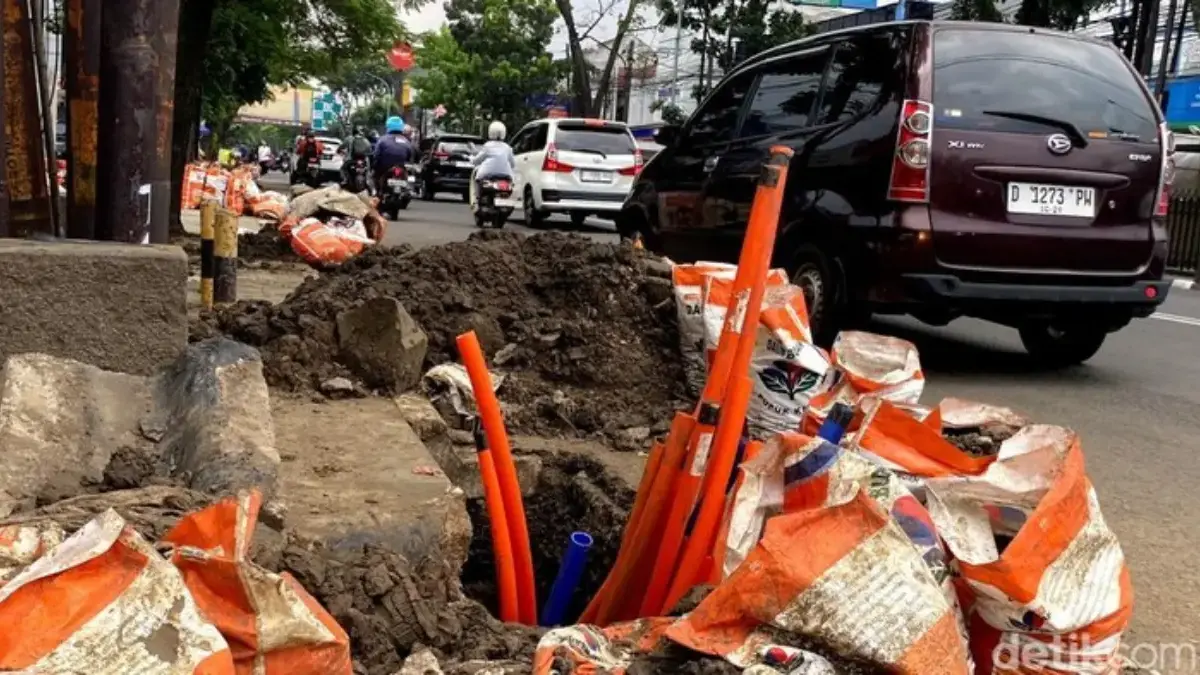 Warga Bandung Kesal Galian Bikin Kecelakaan, Walkot Farhan Audit Ulang.