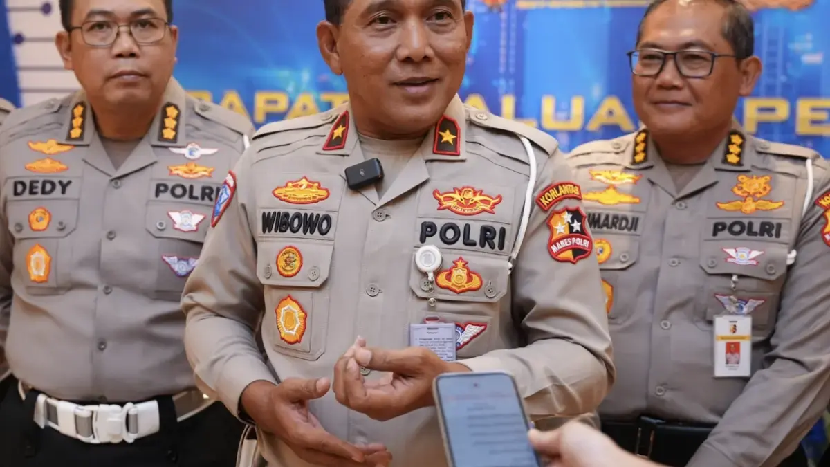 Sindikat STNK-BPKB Palsu Terbongkar! Korlantas Polri Sita 20 Ribu Dokumen dan Puluhan Mobil Bodong Sindikat STNK-BPKB Palsu Terbongkar! Korlantas Polri Sita 20 Ribu Dokumen dan Puluhan Mobil Bodong.