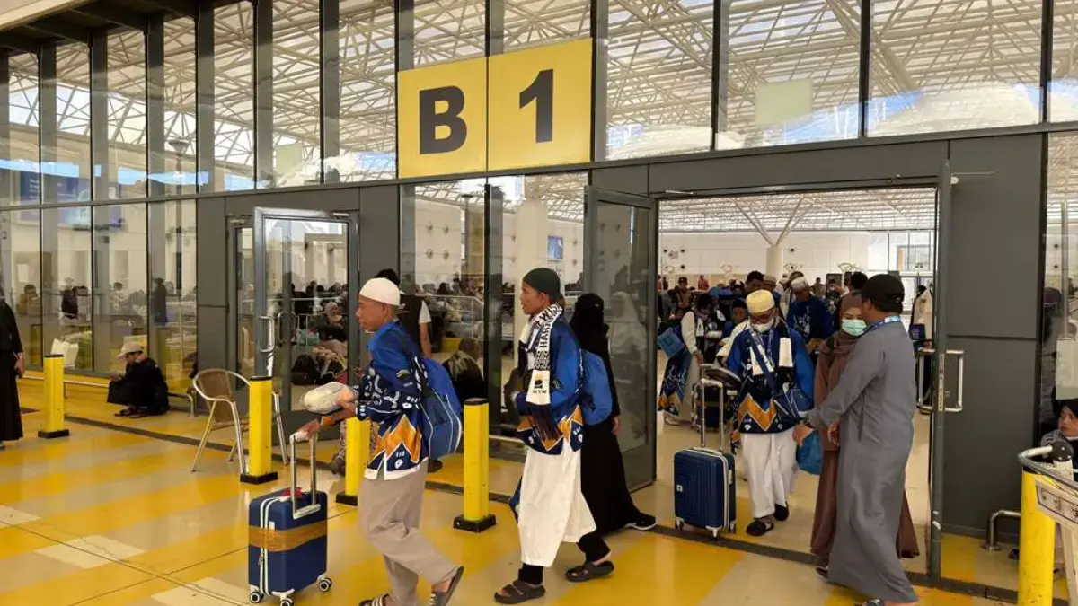 Puluhan Ribu Jamaah Umrah RI Tertahan di Arab Saudi, Pemerintah Perpanjang Visa.