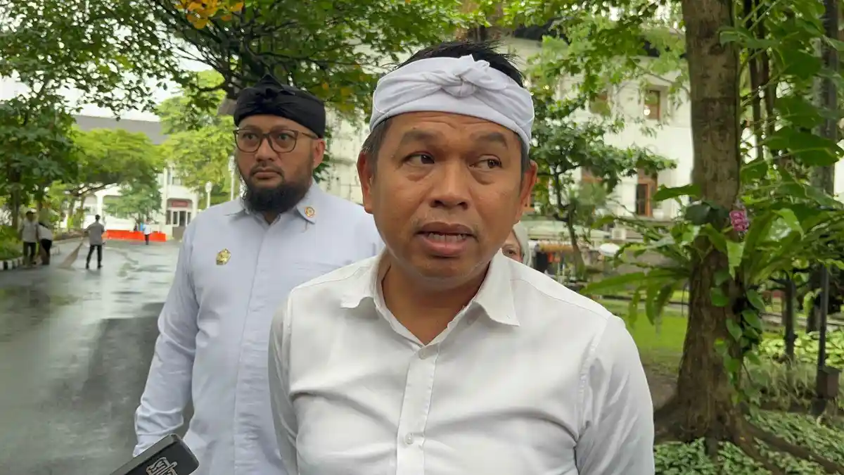 Dedi Mulyadi Siapkan Hotline untuk Warga Jabar di Timur Tengah, Pastikan Keamanan Dedi Mulyadi Siapkan Hotline untuk Warga Jabar di Timur Tengah, Pastikan Keamanan.