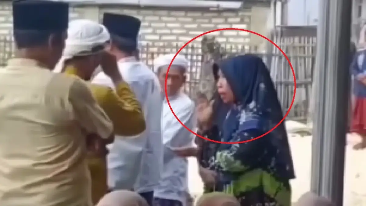 Viral! Emak-Emak Hentikan Pemakaman, Tagih Utang Rp215 Juta ke Jenazah di Madura Viral! Emak-Emak Hentikan Pemakaman, Tagih Utang Rp215 Juta ke Jenazah di Madura.