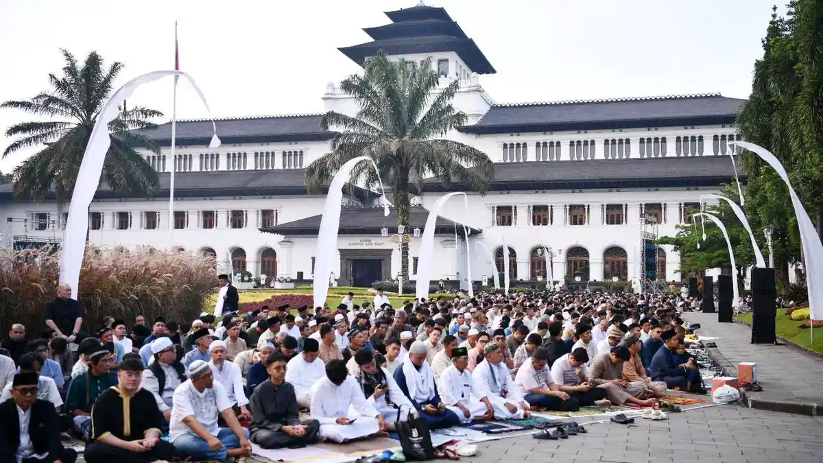 Dedi Mulyadi Klaim WFH di Jabar Efektif, Layanan Terjaga dan Belanja Daerah Tetap Optimal Dedi Mulyadi Klaim WFH di Jabar Efektif, Layanan Terjaga dan Belanja Daerah Tetap Optimal.