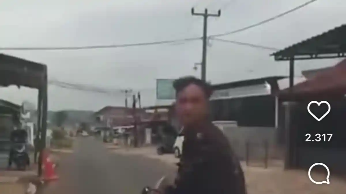 Pemuda yang Ngamuk Pecahkan Kaca Mobil di Ciamis Siap Ganti Rugi setelah Videonya Viral Pemuda yang Ngamuk Pecahkan Kaca Mobil di Ciamis Siap Ganti Rugi setelah Videonya Viral.