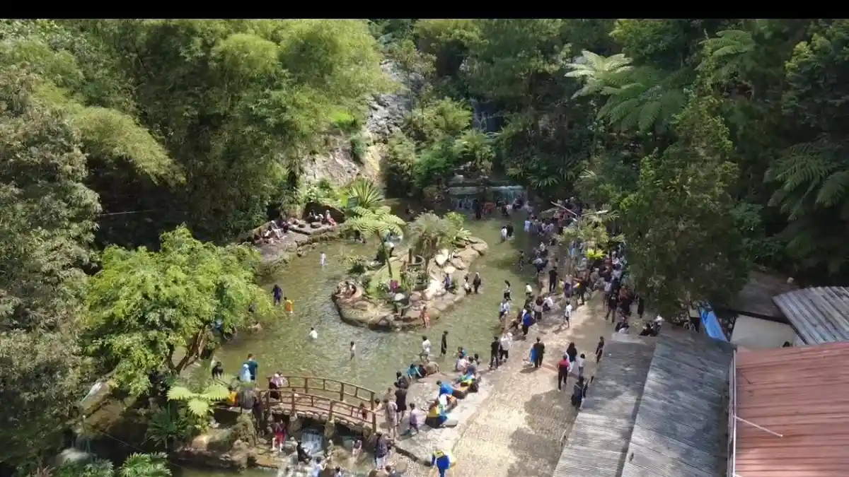 Berendam di Kaki Gunung Tangkuban Perahu Jadi Favorit, 10 Ribu Wisatawan Padati Sari Ater Subang Berendam di Kaki Gunung Tangkuban Perahu Jadi Favorit, 10 Ribu Wisatawan Padati Sari Ater Subang