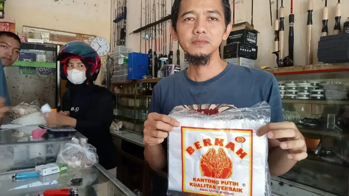Melejitnya Harga Plastik Bikin Pedagang Bumbu Dapur Menjerit, Terpaksa Digabung Biar Hemat