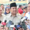 Prabowo Subianto Datang Jenguk Korban Kecelakaan KA di Bekasi.