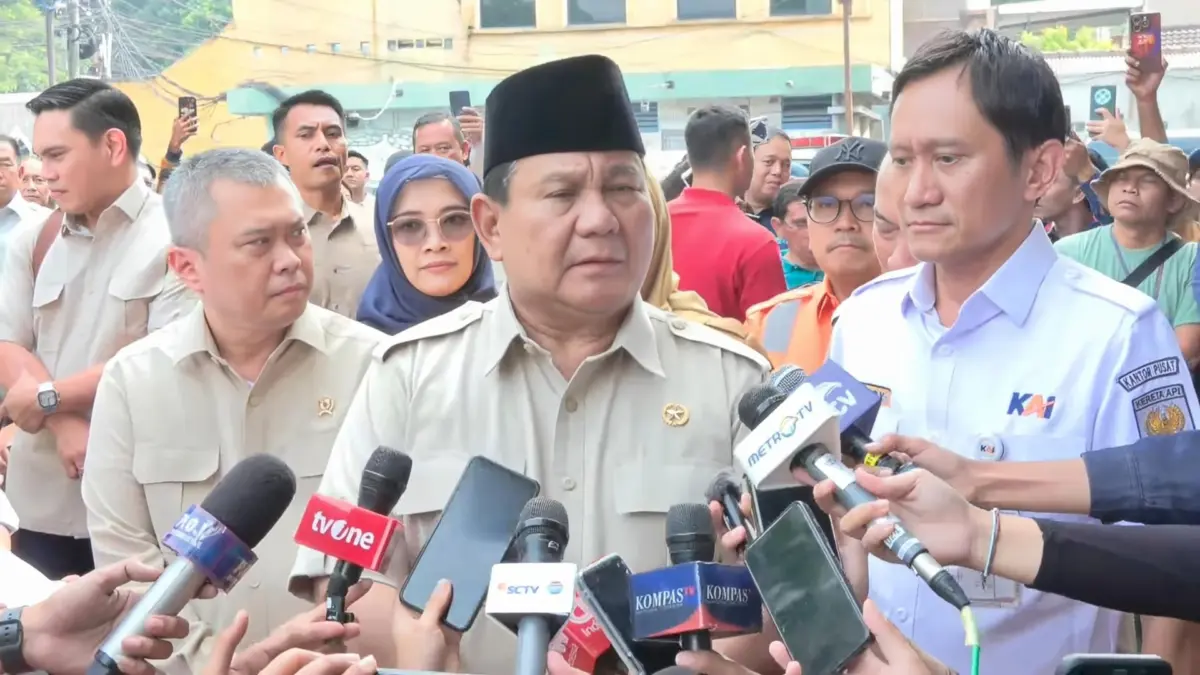 Prabowo Subianto Datang Jenguk Korban Kecelakaan KA di Bekasi.