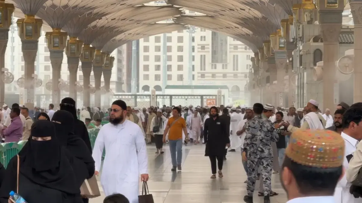 Dilarang Live Streaming dan Bawa Bendera di Masjid Nabawi