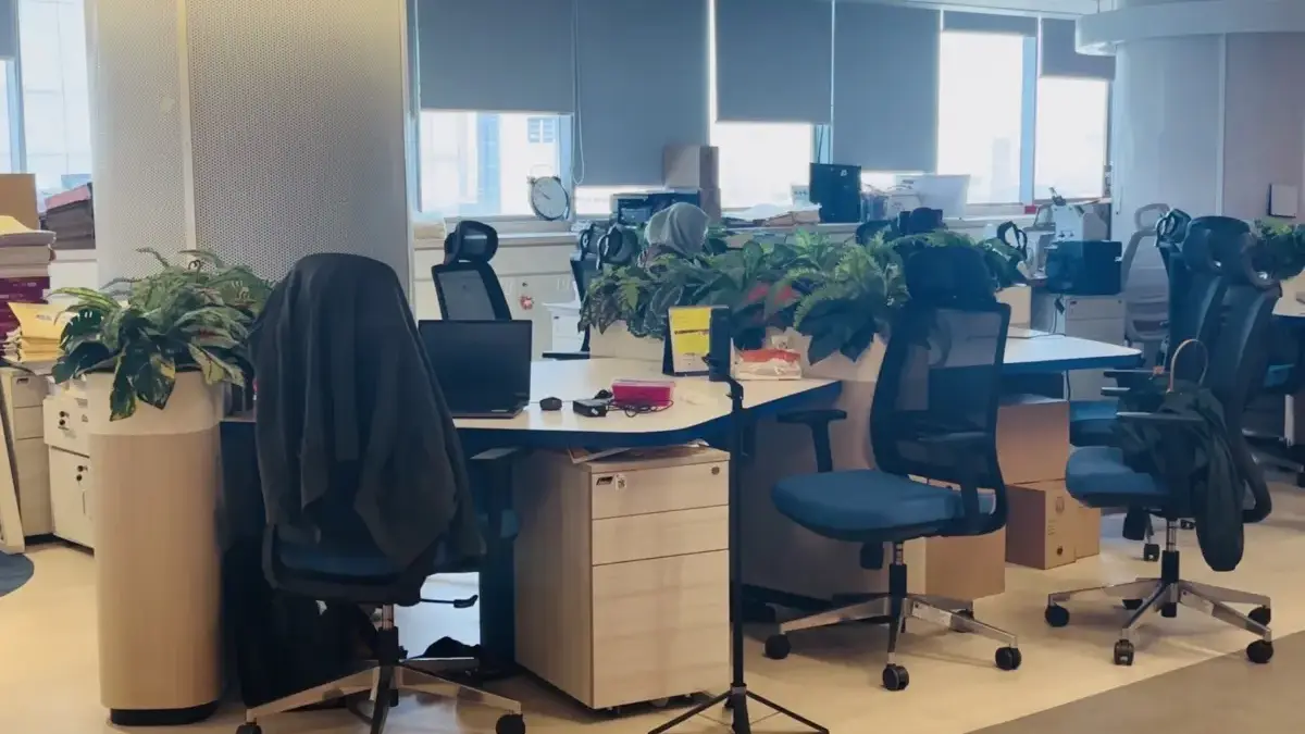 Jumat Perdana WFH, Sebagian ASN DKI Bekerja di Antara Meja Kosong