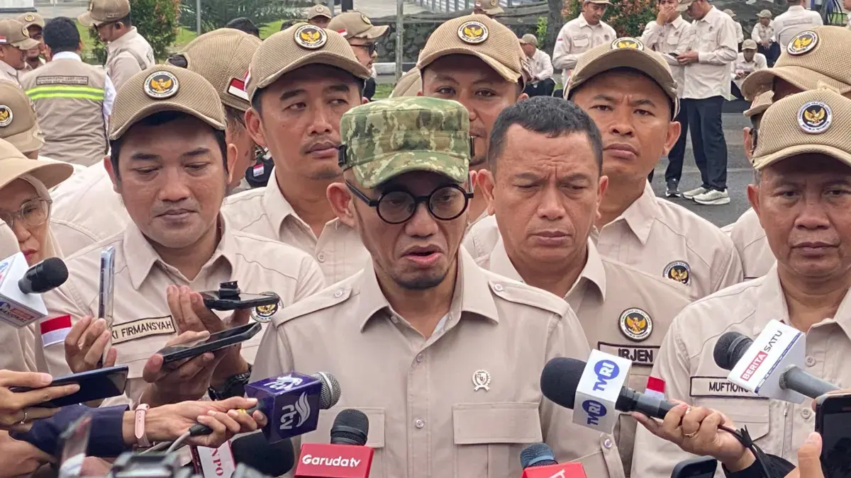 Keberangkatan Perdana Petugas Haji 2026, Wamen Dahnil Tekankan Kesiapan Mental PPIH