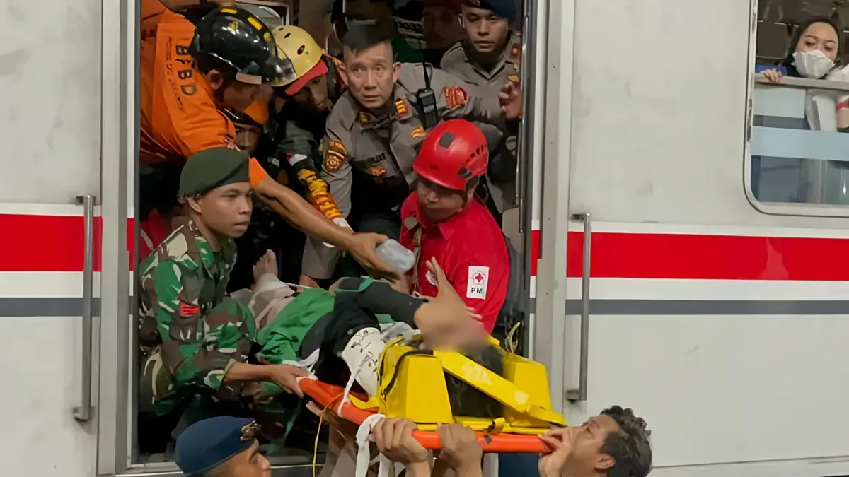 Korban Bertambah, Total 16 Orang Tewas dalam Tragedi Kecelakaan Kereta Bekasi.