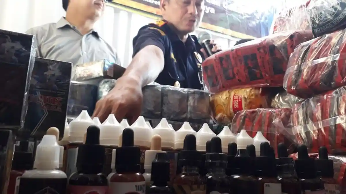 BNN Jabar Ungkap Modus Baru Peredaran Narkotika lewat Vape, Sasar Generasi Muda BNN Jabar Ungkap Modus Baru Peredaran Narkotika lewat Vape, Sasar Generasi Muda.