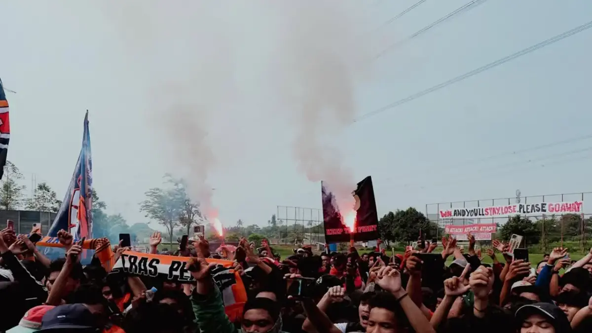 The Jakmania Cari Bambang Pamungkas Usai Persija Kalah dari Persib: Mana Nih Bepe? The Jakmania Cari Bambang Pamungkas Usai Persija Kalah dari Persib: Mana Nih Bepe?