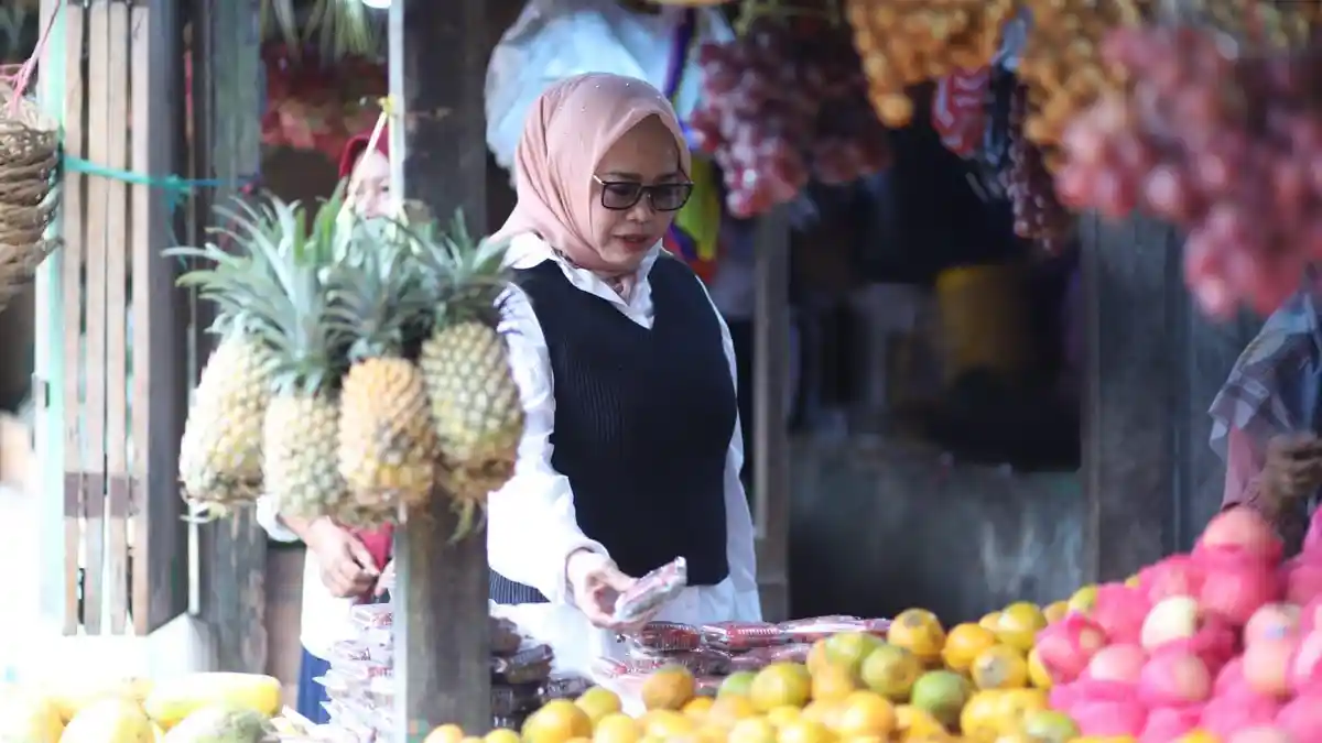 Pelemahan Rupiah, Ida Wiradinata: Rakyat Desa Memang Tak Pakai Dolar, Tapi Harga Sembako Naik Pelemahan Rupiah, Ida Wiradinata: Rakyat Desa Memang Tak Pakai Dolar, Tapi Harga Sembako Naik.