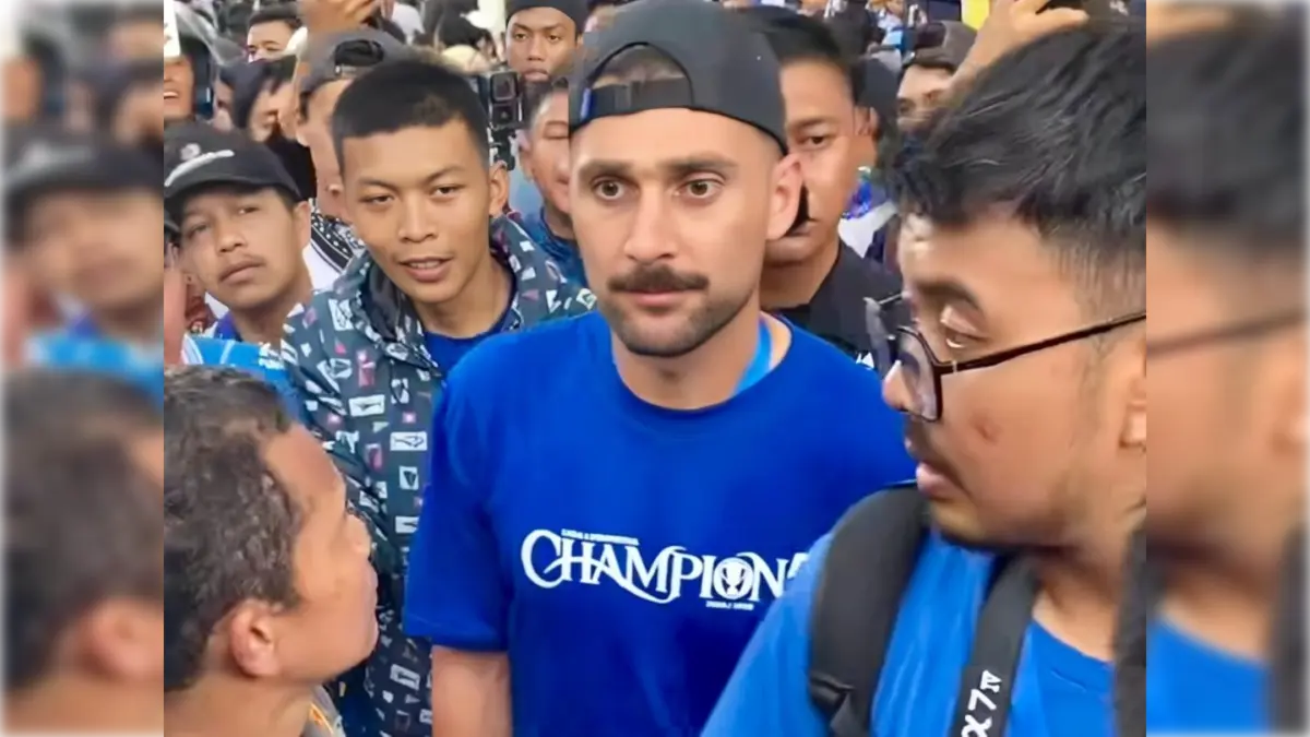 Apes, Ponsel Frans Putros Raib saat Pawai Juara Persib.