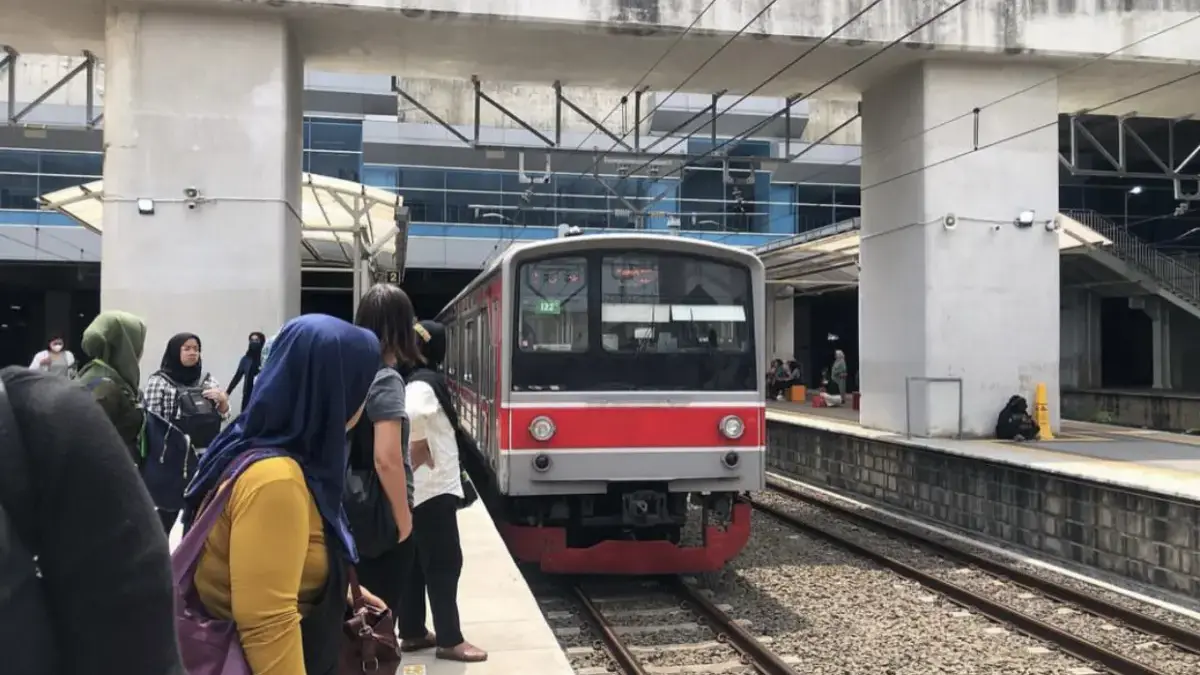 Gangguan KRL Imbas KA Jaka Tingkir Anjlok di Stasiun Pasar Senen, KCI Batasi Rute Perjalanan Gangguan KRL Imbas KA Jaka Tingkir Anjlok di Stasiun Pasar Senen, KCI Batasi Rute Perjalanan