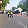 Truk Biji Plastik Terguling di Pesing, Lalin Macet hingga Cengkareng