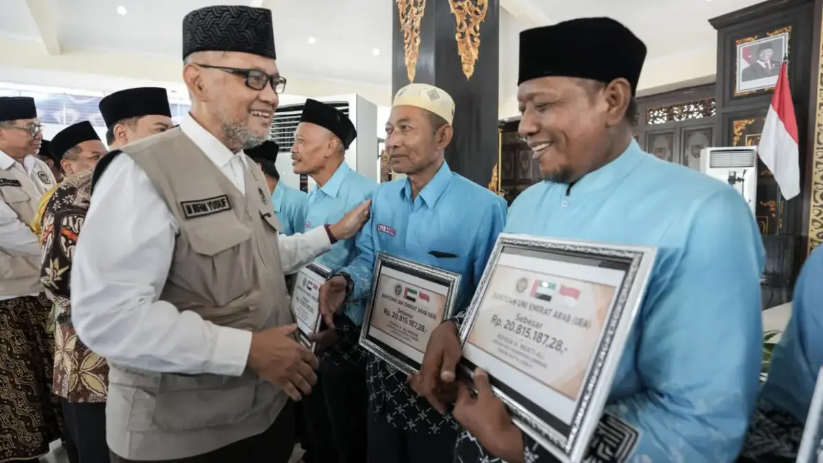 Kemenhaj Kawal Pemulangan, 17 Jemaah Haji Jombang Terima Bantuan UEA Kemenhaj Kawal Pemulangan, 17 Jemaah Haji Jombang Terima Bantuan UEA