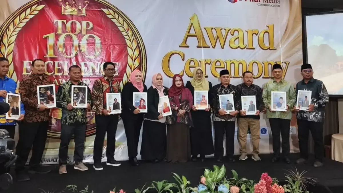 3 Sekolah Rakyat Raih Penghargaan Top 100 Excellence Award 2026 3 Sekolah Rakyat Raih Penghargaan Top 100 Excellence Award 2026.