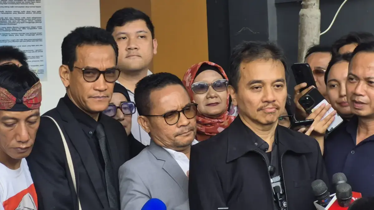 Roy Suryo Protes Rumahnya Digeledah Polisi, Minta Hakim Nyatakan Melawan Hukum! Roy Suryo Protes Rumahnya Digeledah Polisi, Minta Hakim Nyatakan Melawan Hukum!