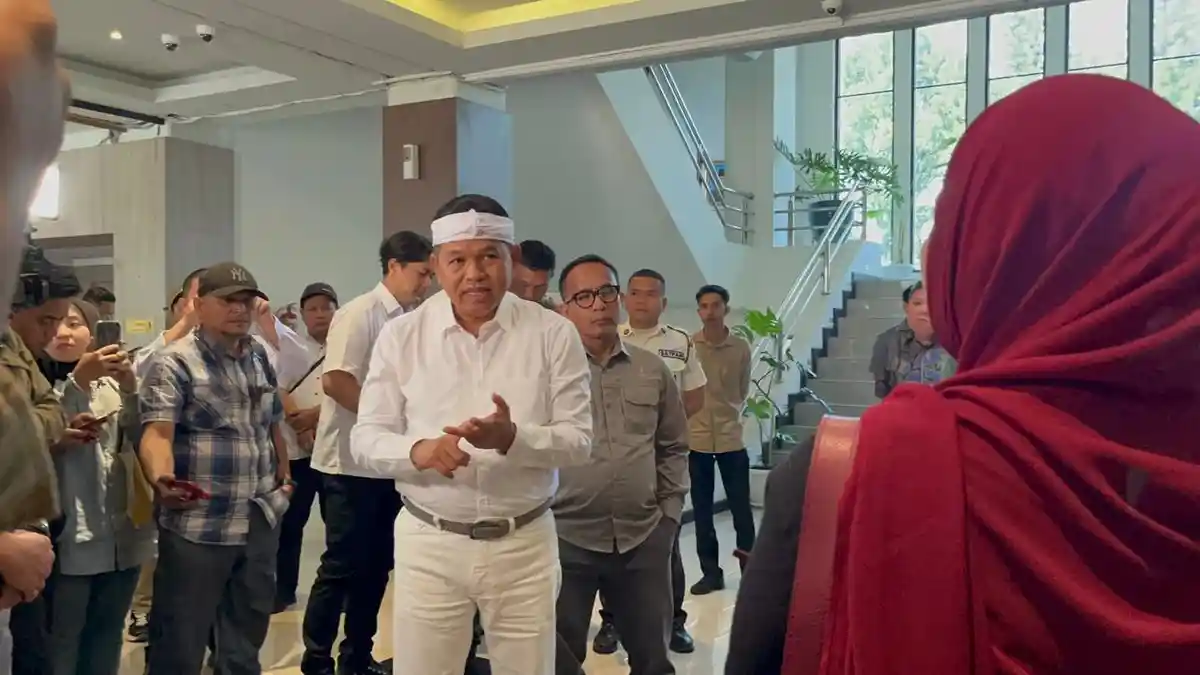BREAKING NEWS: Dedi Mulyadi Copot Kepala Tikomdik Disdik Jabar Buntut Sengkarut PCMB 2026 BREAKING NEWS: Dedi Mulyadi Copot Kepala Tikomdik Disdik Jabar Buntut Sengkarut PCMB 2026.