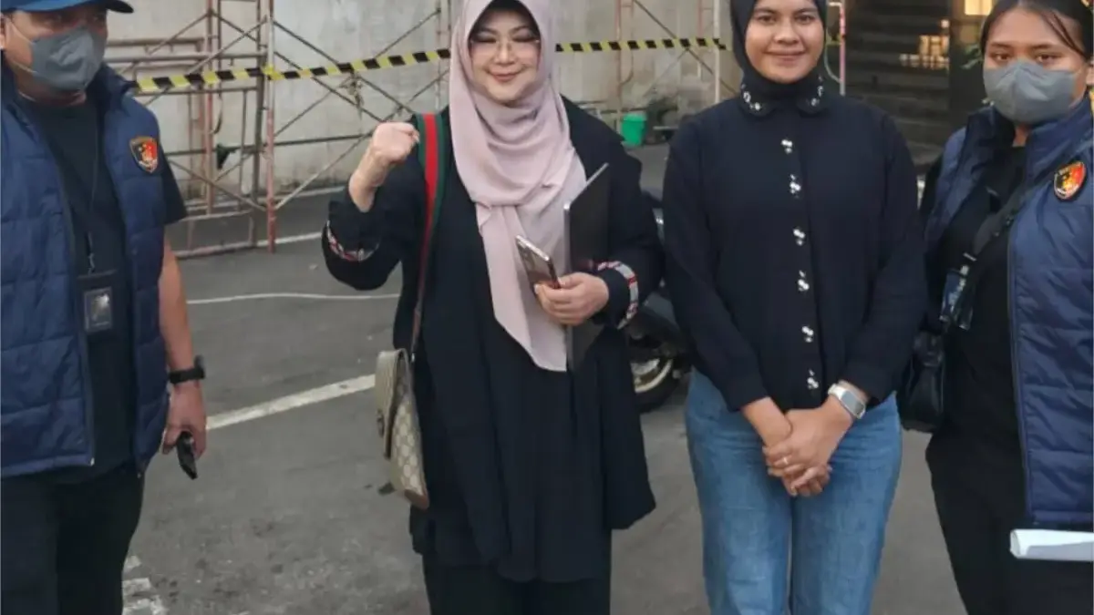 Ditangkap Kasus Ijazah Jokowi, Dokter Tifa Gelar Ujian S3 FKUI di Polda Metro Jaya Ditangkap Kasus Ijazah Jokowi, Dokter Tifa Gelar Ujian S3 FKUI di Polda Metro Jaya