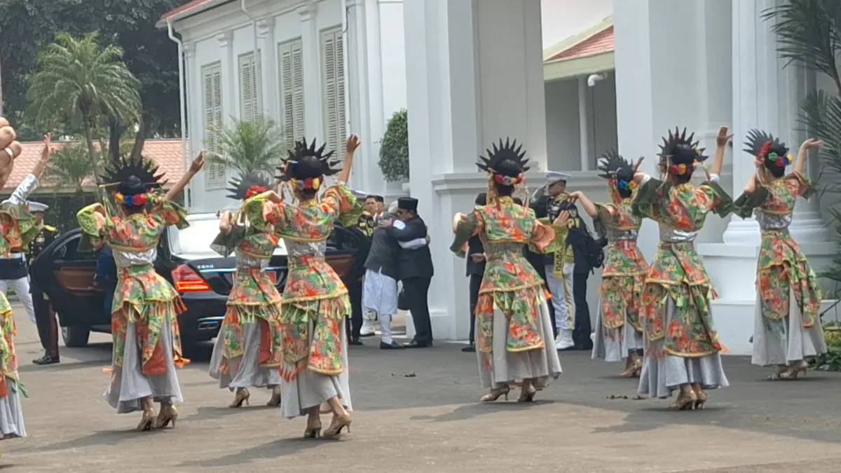 Momen Pelukan Hangat Prabowo Sambut PM Narendra Modi, Indonesia dan India Siap Teken MoU Strategis Momen Pelukan Hangat Prabowo Sambut PM Narendra Modi, Indonesia dan India Siap Teken MoU Strategis.