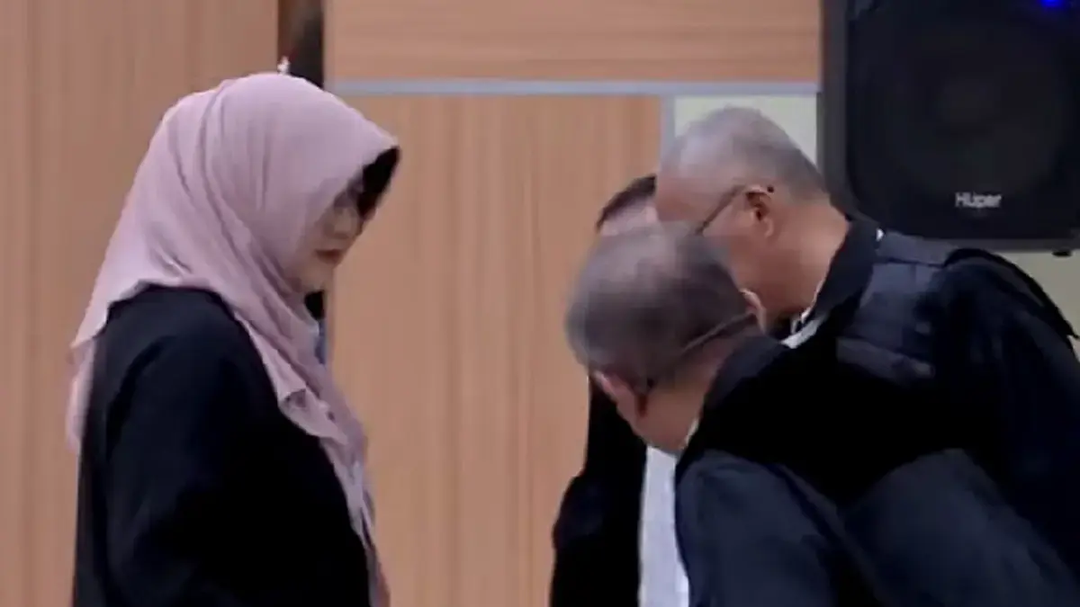 Mantan Wakapolri Sebut Sidang Dokter Tifa dan Roy Suryo Spesial Mantan Wakapolri Sebut Sidang Dokter Tifa dan Roy Suryo Spesial.